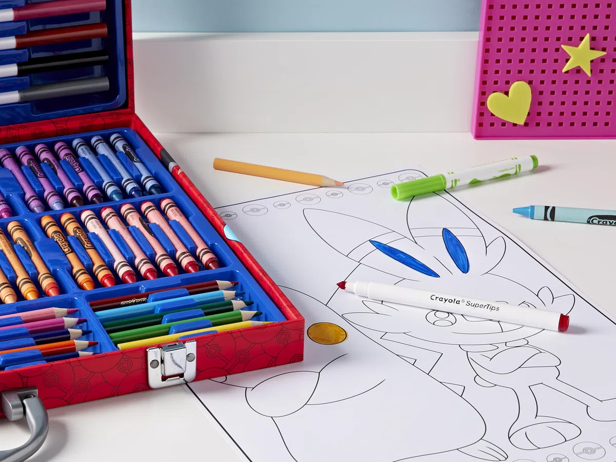 CRAYOLA - Valigetta dell'Artista Pokemon, Set Creativo con 115 pezzi, Matite, pennarelli, pastelli a cera, fogli da colorare, da 5 anni, 04-2931