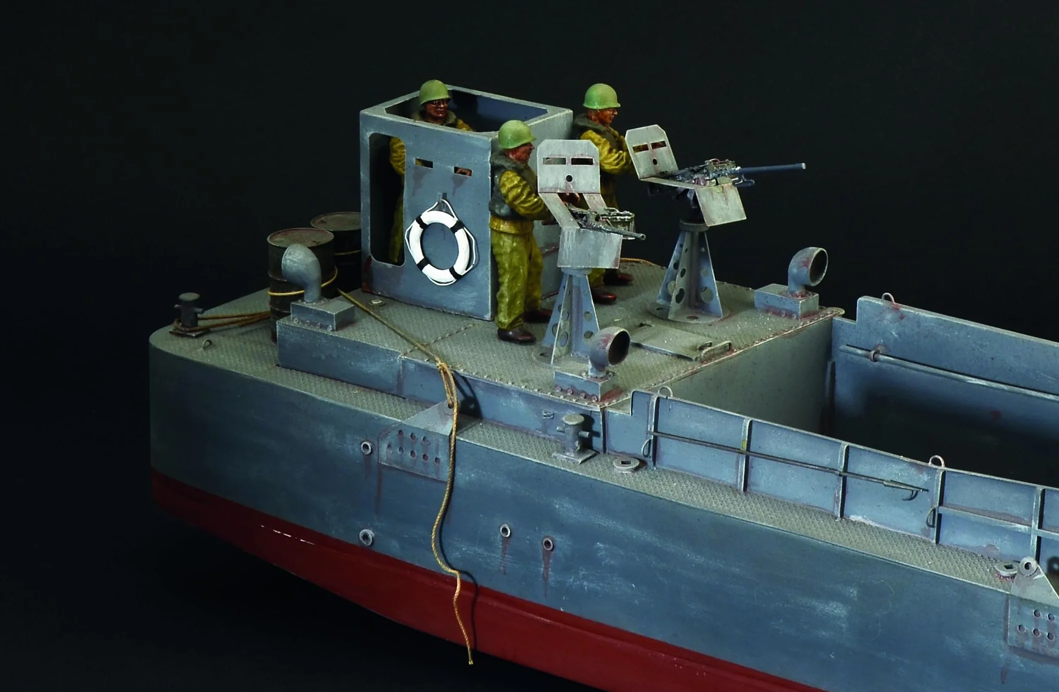 Italeri 6755 1:35 LCM 3 (Landing Craft mechanized) - Modellismo, kit da costruzione, modellismo da pavimento, fai da te, hobby, incollaggio, kit di costruzione militare