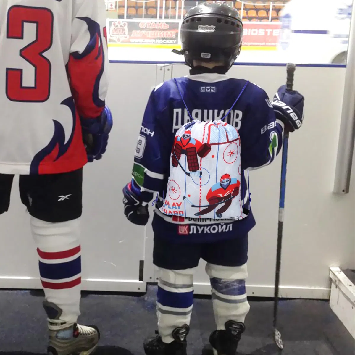 Il set di 36 bomboniere per feste di hockey include 12 sacchetti con coulisse, 12 braccialetti in silicone, 12 portachiavi motivazionali per hockey su ghiaccio, sport, feste, regali di