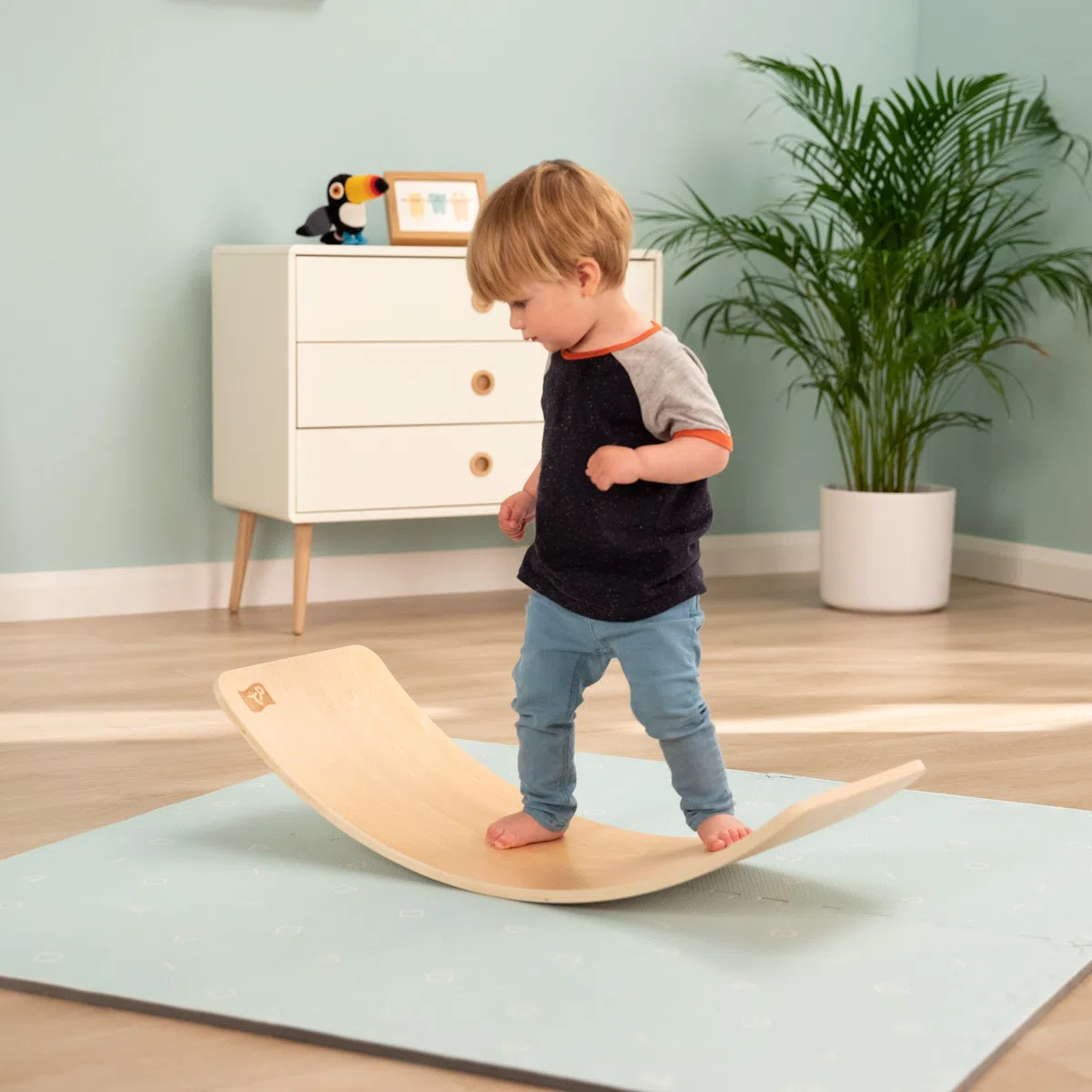 TP Toys Active Tots Pikler Style Montessori Balance Board, Indoor Use for Baby and Toddler, Wobble Board, Kids Balance Board, Indoor Developmental Play, Montessori Play for Age 12 mesi +