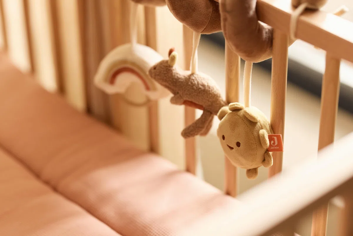Jollein Activity Spiral Baby – Kangaroots – Giocattolo per bambini per seggiolino auto e box – Con anelli di fissaggio – Stimola i sensi e le capacità motorie – Giocattolo sensoriale per bambini