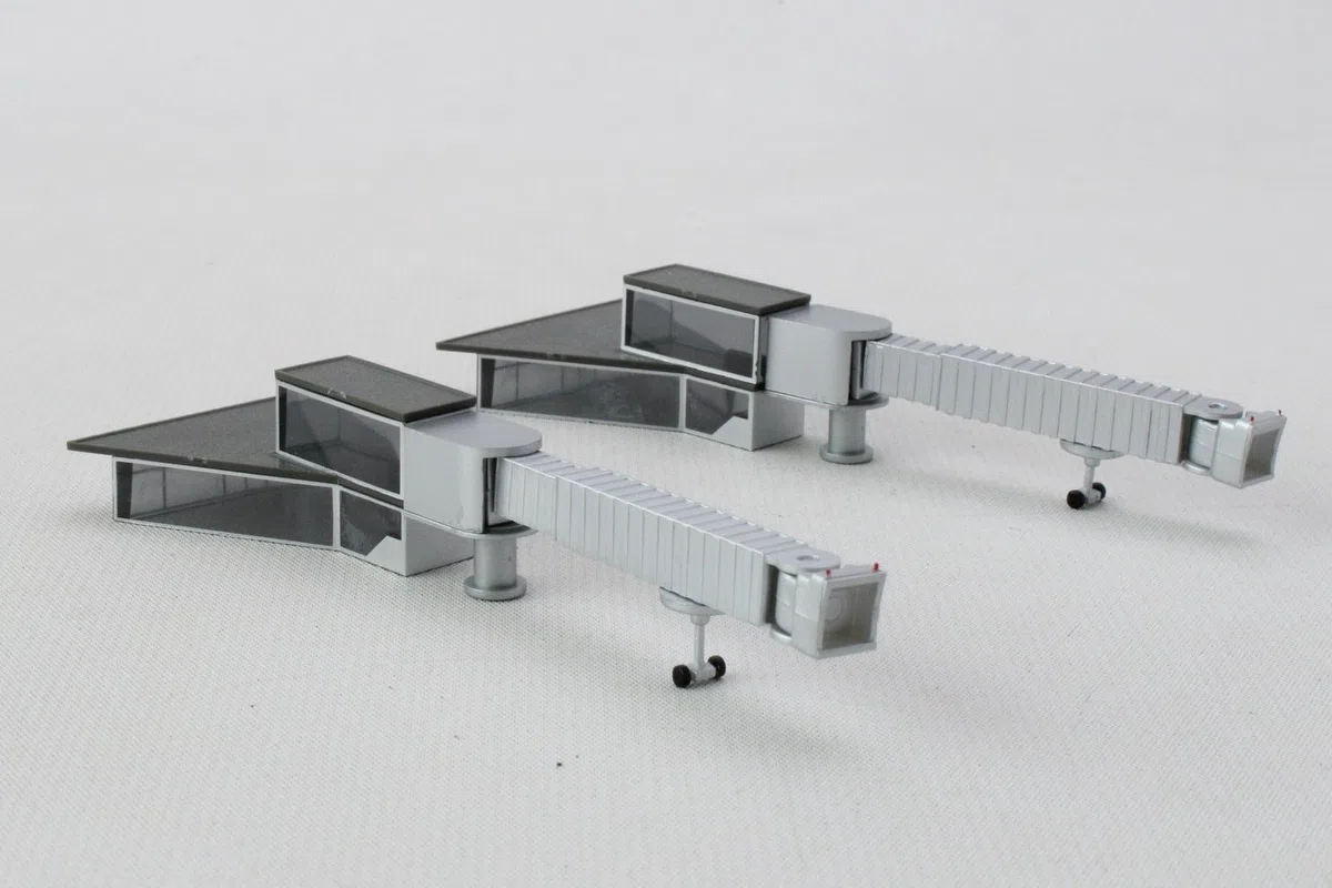 Herpa Wings Scenix 520553 - Grembiule per aeroporto, stazioni d'imbarco, Scala 1/500