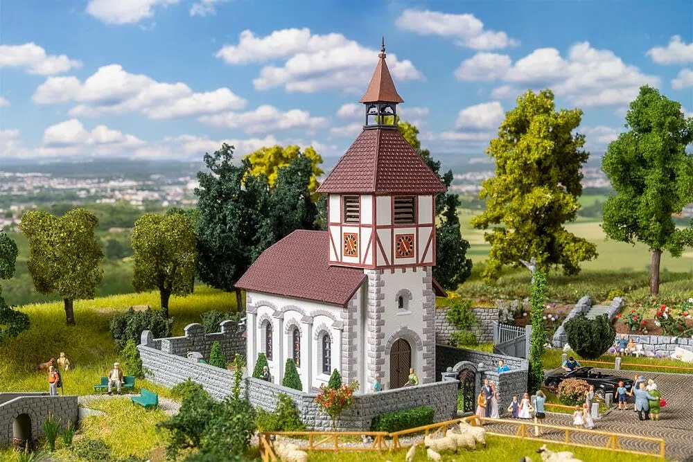 FALLER 130679 - Chiesa del villaggio con Kirchhof, scartamento H0