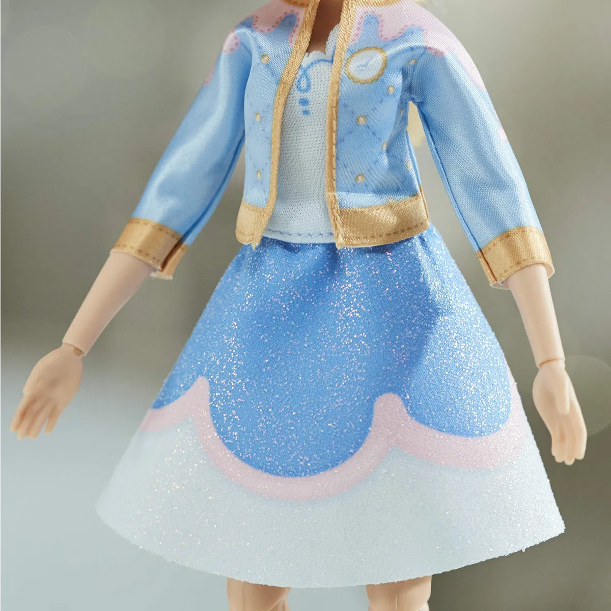 Disney Hasbro Princess Comfy Squad (Bambola Fashion Cenerentola con Scooter, Casco e Adesivi per Personalizzare, Ispirata al Film Ralph spacca Internet), Multicolore, E8937