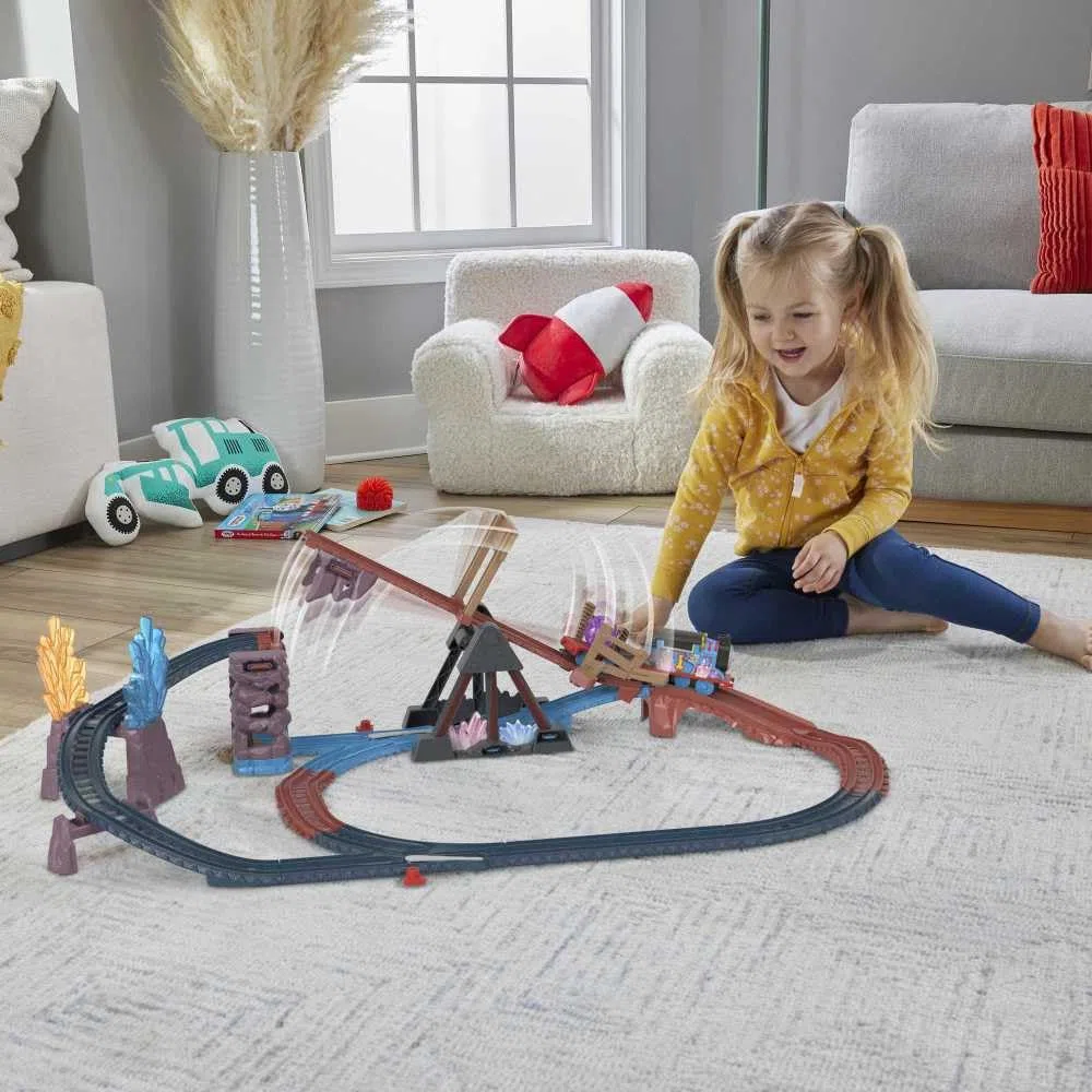 Fisher-Price - Il Trenino Thomas, Set Avventura nelle Grotte di Cristallo, con Trenino Thomas motorizzato e Ponte Mobile, 9 Pezzi e 2,5 Metri di Pista, Giocattolo per Bambini 3+ Anni, HMC28
