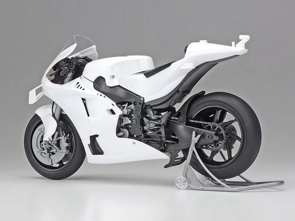TAMIYA 14139 1:12 Team Suzuki ECSTAR GSX-RR 2020 - Replica fedele all'originale, in plastica, per fai da te, modellini, assemblaggio, non verniciato, multicolore