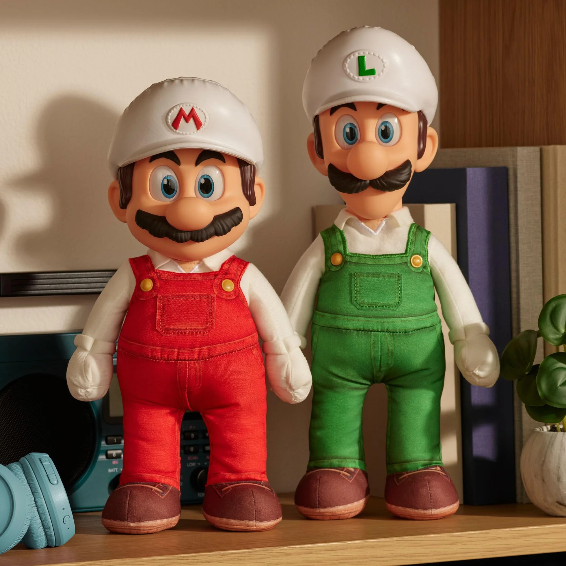 Peluche snodabile di Fire Mario del film Super Mario Galaxy, 35,5 cm, con licenza ufficiale Jakks Pacific, con testa scolpita di Roto, peluche da collezione Nintendo