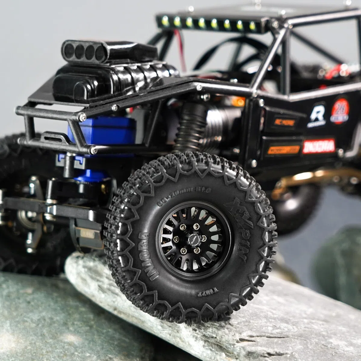 INJORA Dadi di bloccaggio M2.5 con tappo in alluminio per cingolati TRX4M 1/18 RC