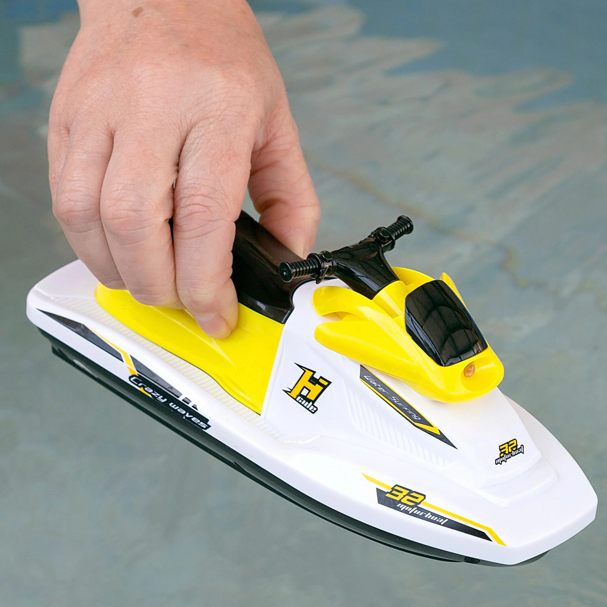 ColorBaby 49987 Motore barca Moto ad acqua telecomandata, Scala 1:47, Contiene 2 Pezzi, Batteria inclusa, Barche telecomandate, Moto ad acqua RC, radiocontrollo, Giocattoli per bambini
