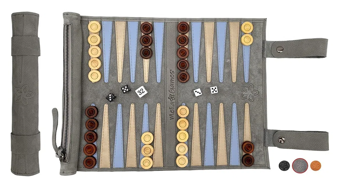 MELIA Outlet Backgammon in pelle per rotolare – Backgammon da viaggio in vera pelle con pietre da gioco in legno – Lusso Backgammon – Premium Roll-Up Backgammon – Handmade in Europe – Grigio