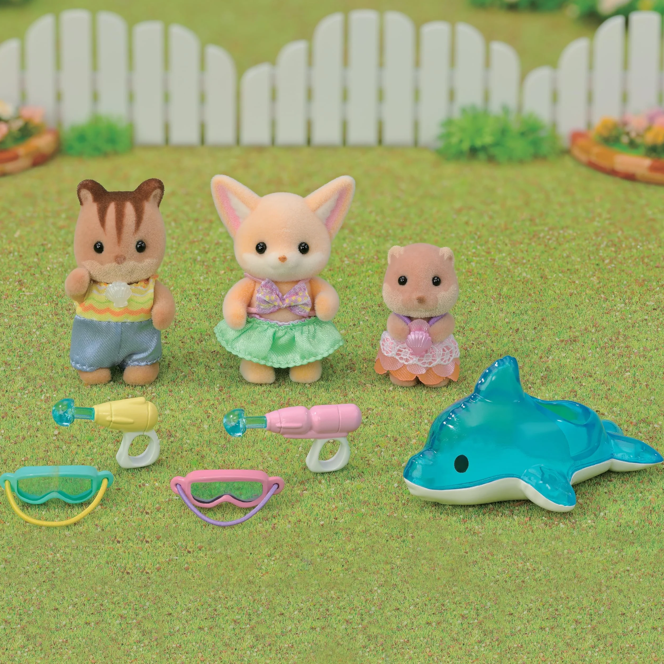 Sylvanian Families - Amici dell'Asilo - Trio in Piscina – Set Bebè con Costumi, Delfini e Giochi d'Acqua – Modello 5749