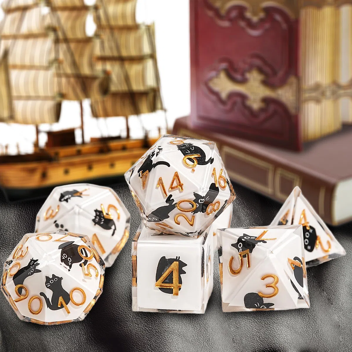 DND - Set di 7 dadi in resina poliedrici, a forma di gatto, con bordo affilato, in resina poliedrica, con confezione regalo, per giochi di ruolo e giochi di ruolo DND MTG