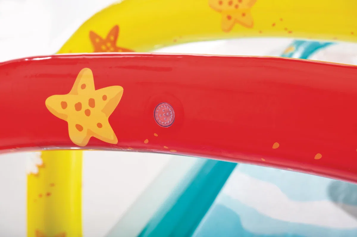 INTEX Scivolo gonfiabile per surf: include due surfisti gonfiabili, spruzzatore d'acqua integrato, 561,3 x 137,2 x 99,1 cm, età 6+