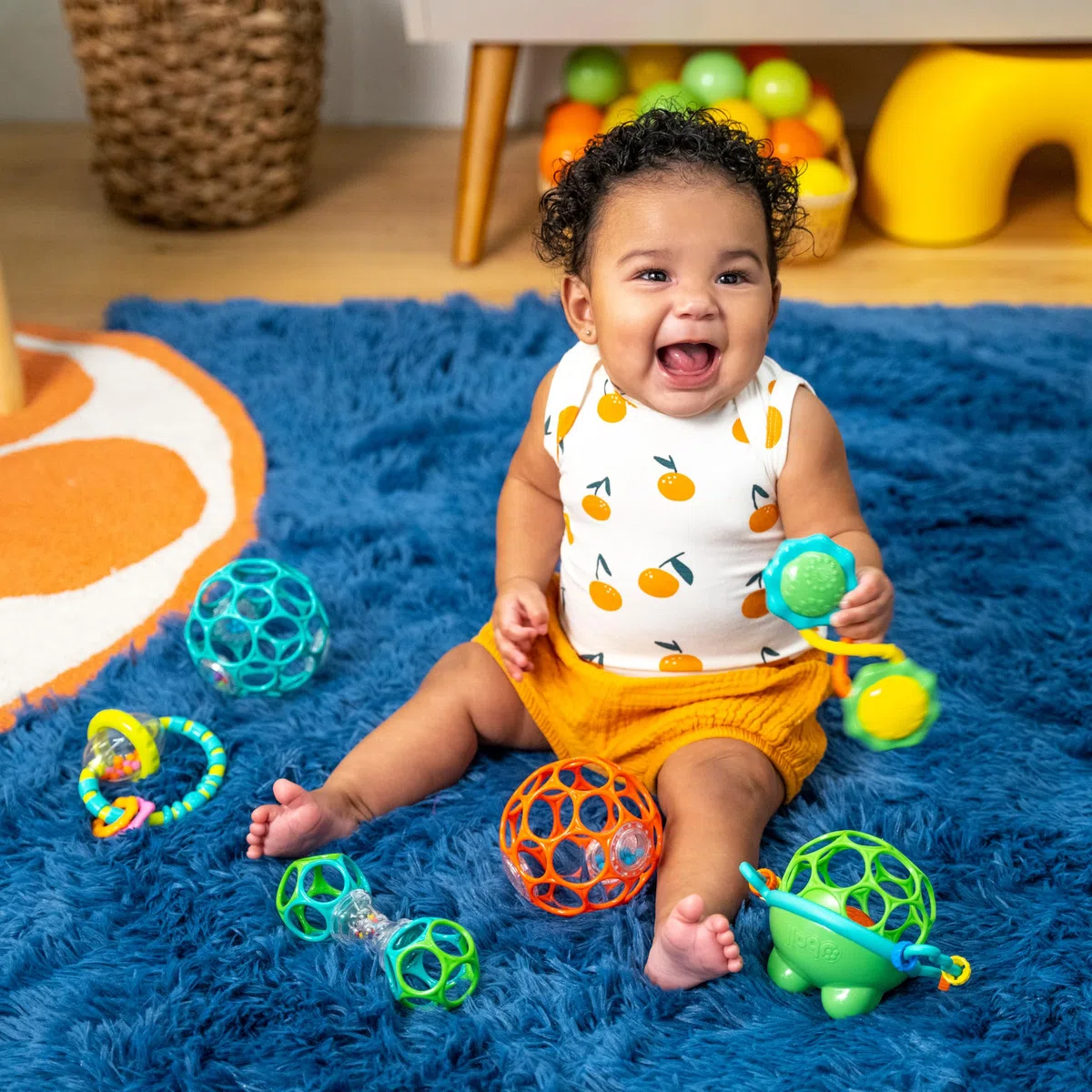 Bright Starts, Set di giocattoli Little Shakers - 6 sonagli e anelli per la dentizione senza BPA, unisex, dai neonati in su