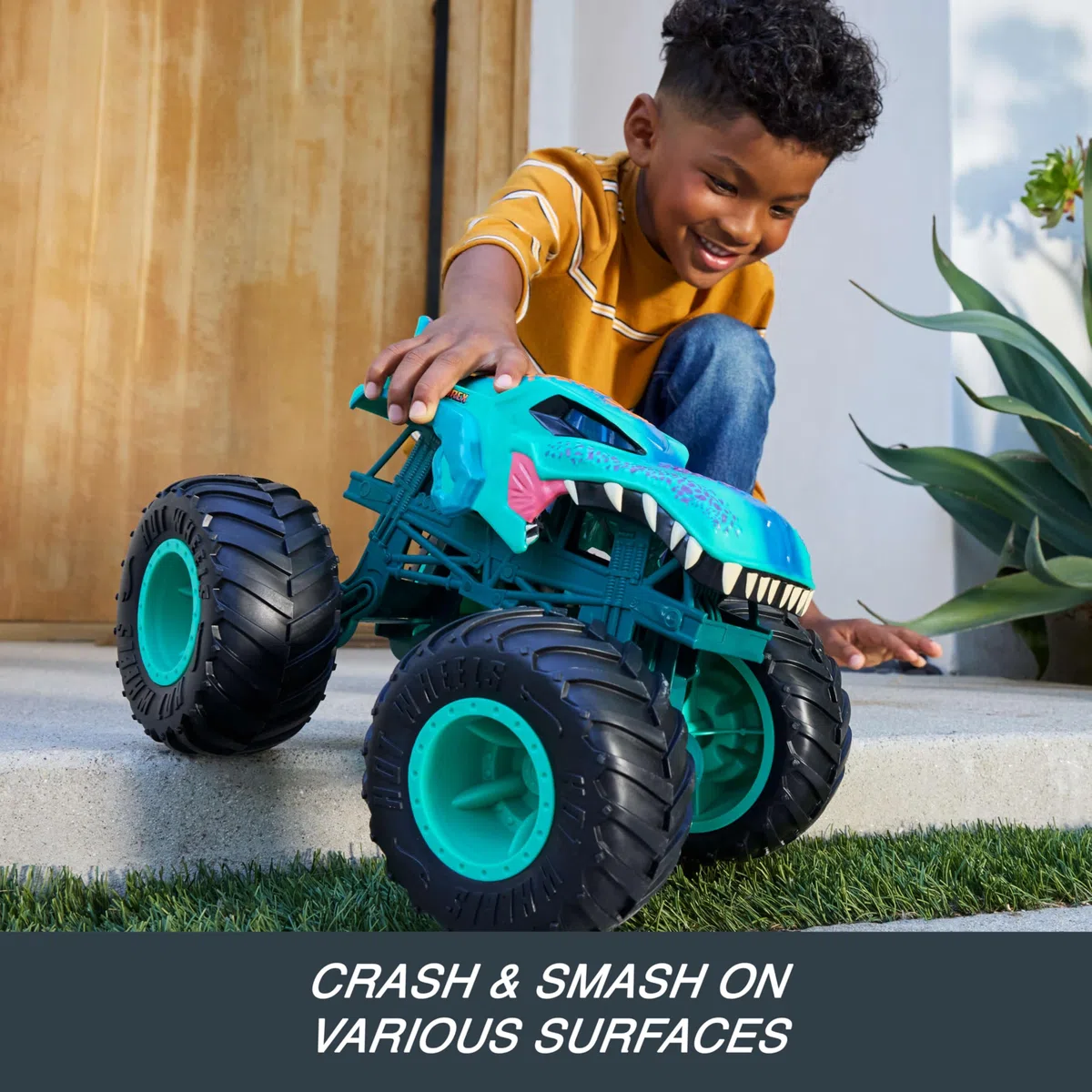 Hot Wheels Monster Trucks - Mega-Wrex Colossale, veicolo con ruote giganti e grafiche dai dettagli brillanti, ispirato al personaggio della serie Monster Trucks Live, 4+ anni, JJN47