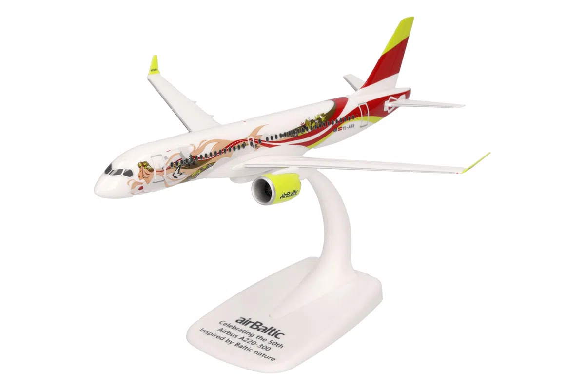 Herpa modello di aereo airBaltic Airbus A220-300 "50th A220" - YL-ABX, in scala 1:200 - Snap-Fit, pezzo da collezione, miniatura deco, statuetta con supporto in plastica