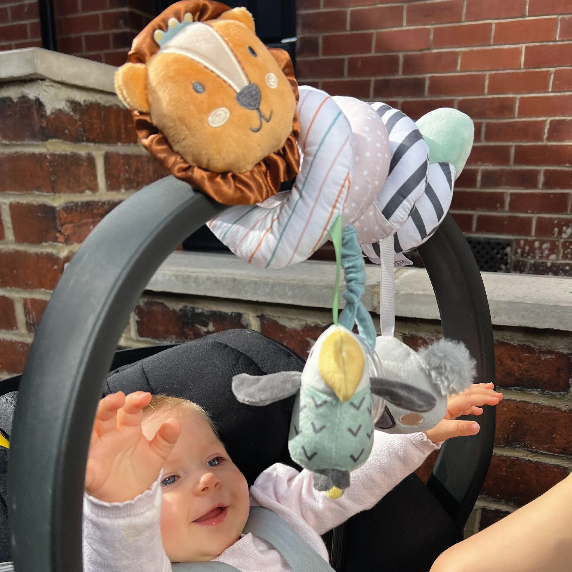 Nuby Spirale delle Attività – Avventura Animale Peluche – Giocattolo Interattivo per Passeggino – Da Attaccare al Passeggino, Seggiolino Auto, Lettino – Regalo di Nascita per Bambina e Bambino Neonato