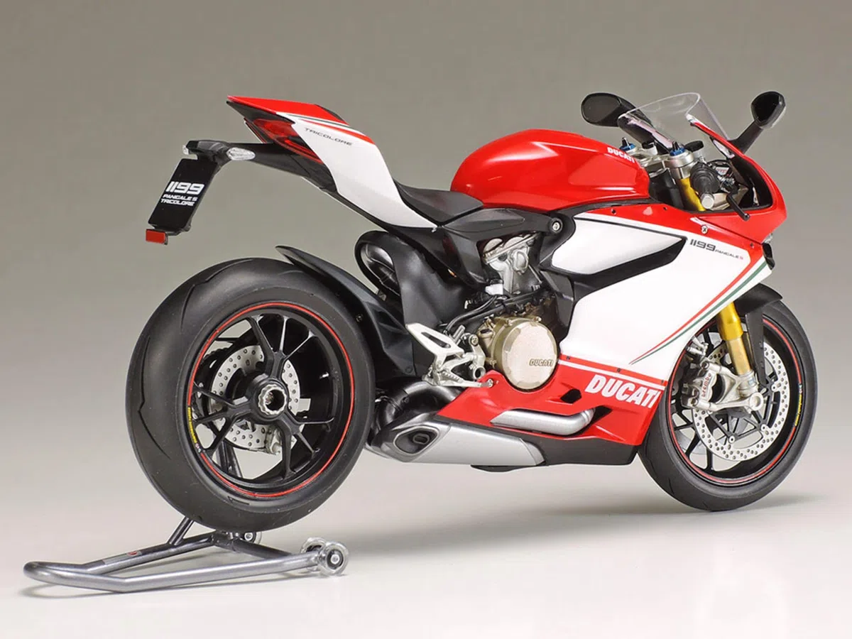 Tamiya 300114132 1:12 Ducati 1199 Panigale S Tricolore, Riproduzione Fedele del modellismo, Kit di Costruzione in plastica, Fai da Te, Hobby, incollaggio, modellismo, assemblaggio, Non Verniciato,