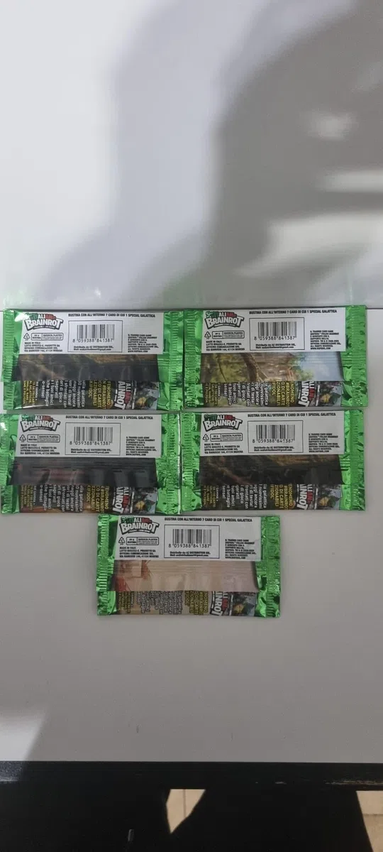 Italian Brainrot Trading Card Game Serie Gamma + 5 Bustine con 7 Carte da Collezione, Edizione Italiana