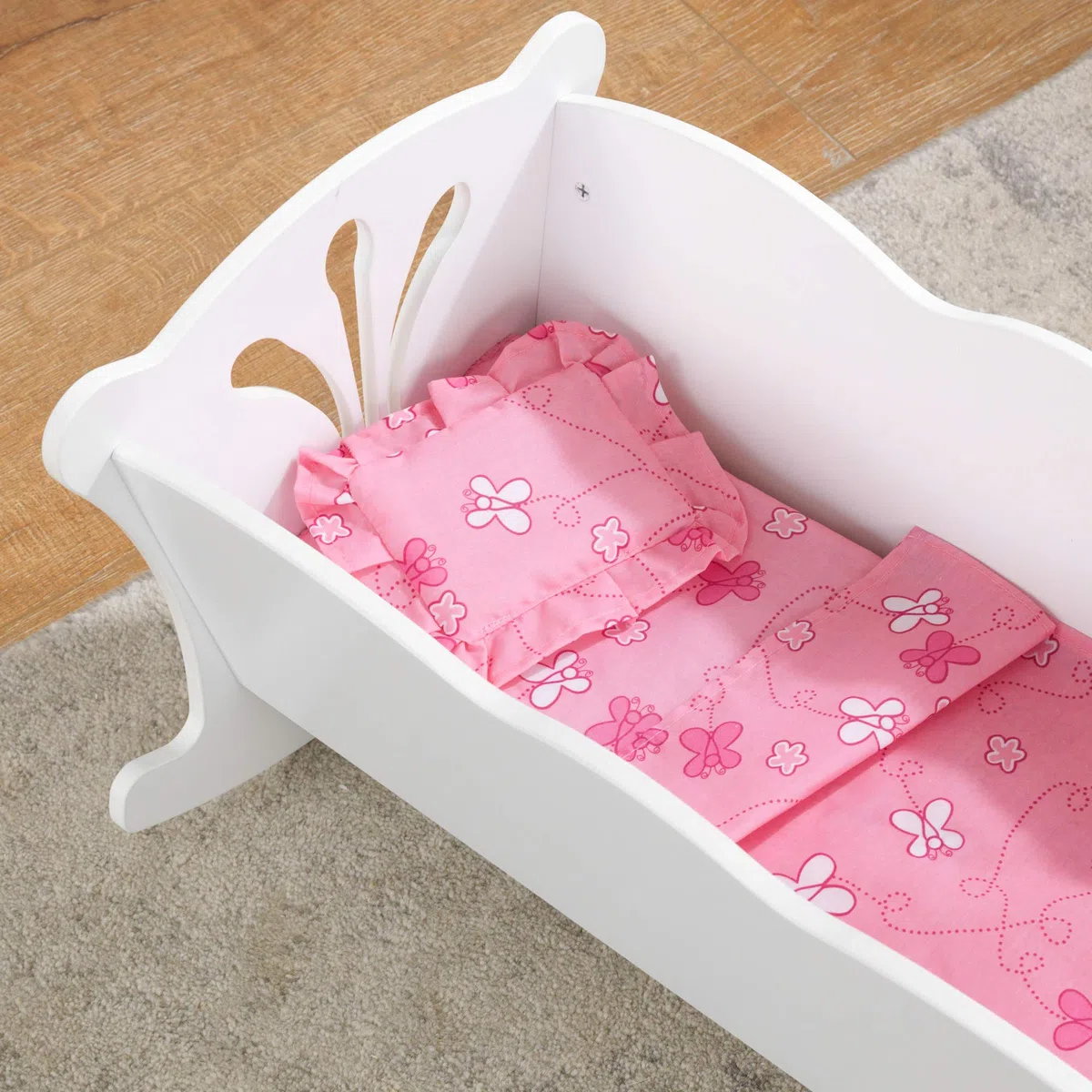 KidKraft Lil' Doll Culla per Bambole, Culla in Legno per Bambola, Mobili per Bambolotto con biancheria da culla inclusi, Giocattoli per Bambini, 60101