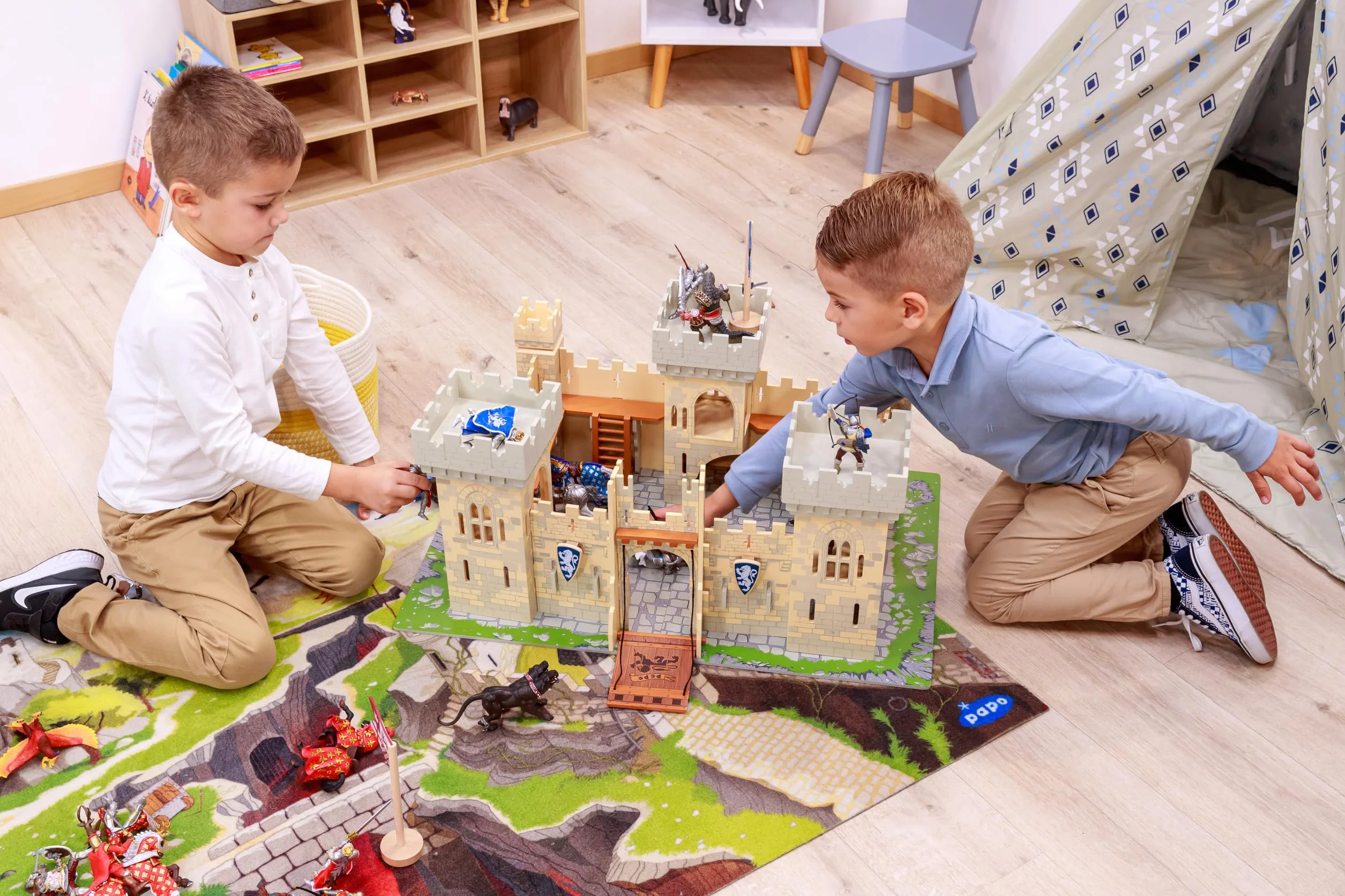 Papo - Il Castello del Principe Filippo - da 3 Anni - Decorazione Fantasy e Medievale - Figure Non Incluse - Dipinto a Mano - Idea Regalo - Castello Realistico - Educativo - 40cm x 26,5cm x 40cm