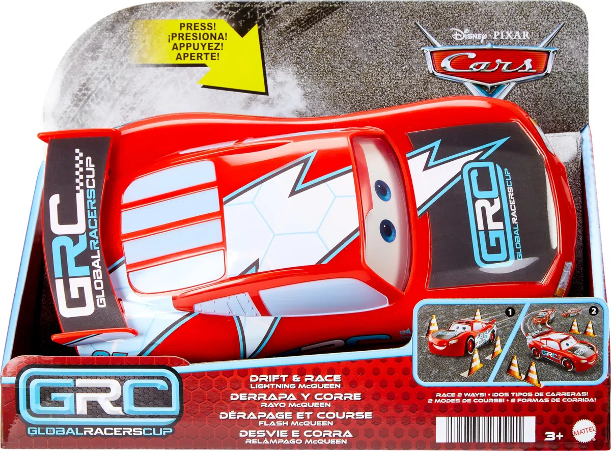 Mattel CARS - Saetta McQueen Corsa Globale Derapa e Sfreccia, veicolo con interruttore e 2 modalità rettilineo e sfreccia, 4 coni per realizzare la pista, giocattolo per bambini, 3+ anni, HXJ34
