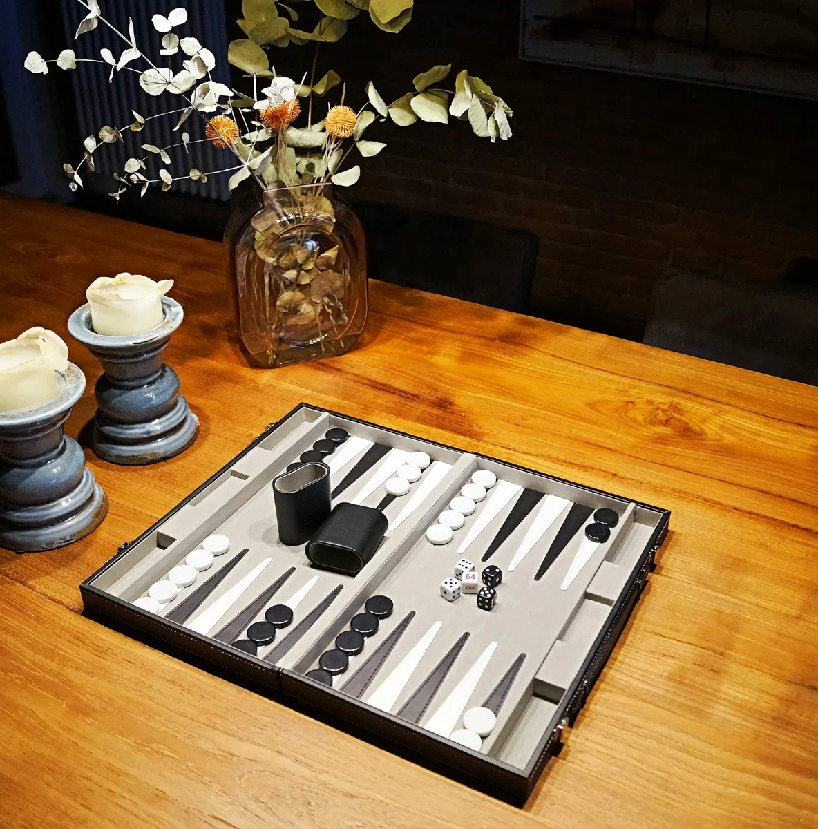 Attaché Case Backgammon Game - Set da backgammon in finta pelle con rivestimento interno in feltro pregiato - 48 x 38 cm - inclusi i bicchieri per i dadi