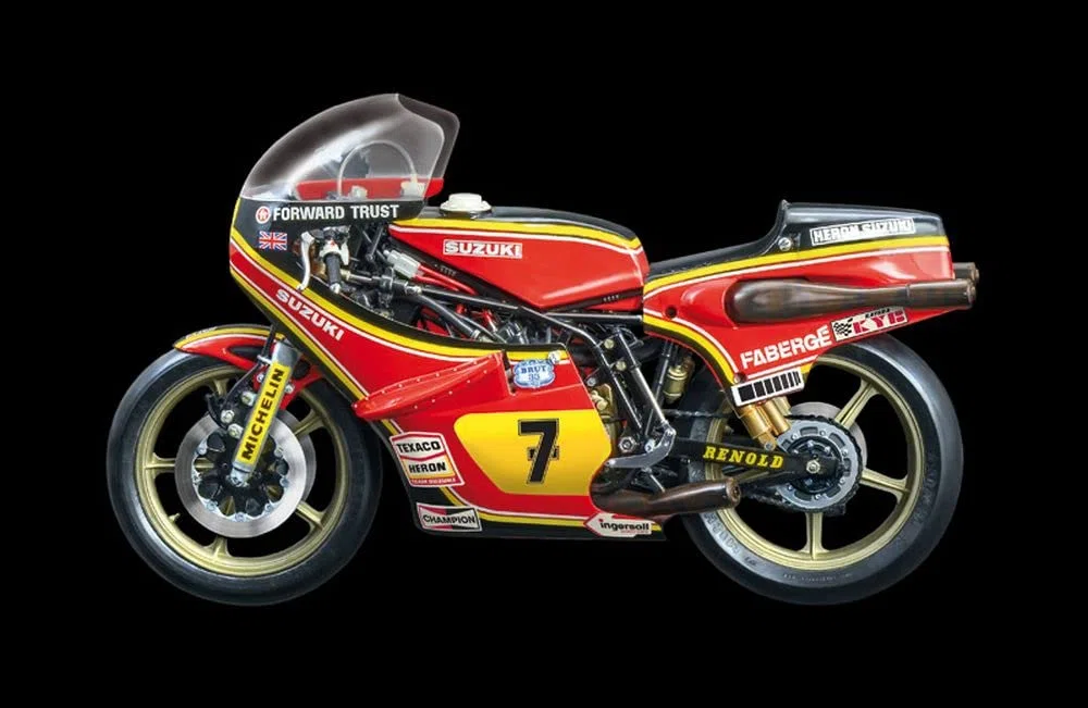 Italeri 4644 Suzuki RG 500 XR27 1978 Team Heron - Barry Sheene, scala 1/9, plastic model kit, modello in plastica da montare, modellismo, moto, Multicolore