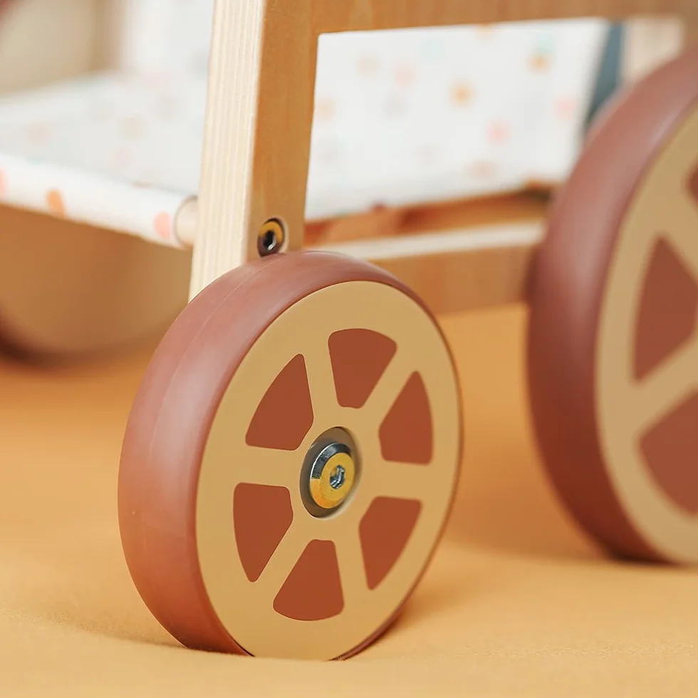 Miniland Sedia a rotelle realizzata con materiali ecologici per bambole fino a 38 cm.