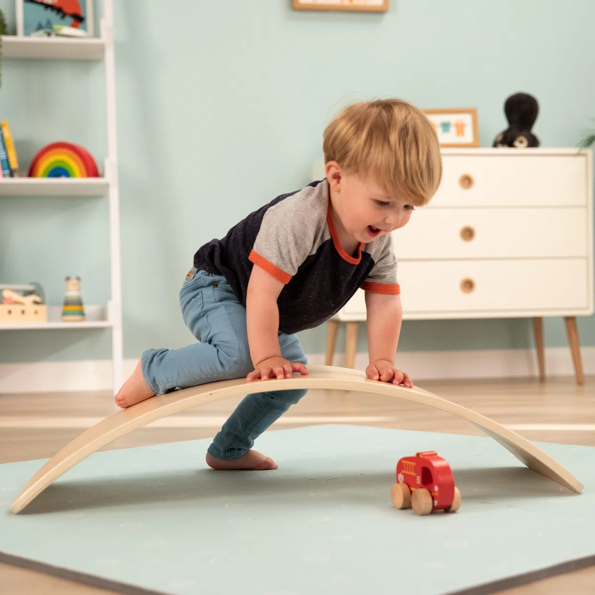 TP Toys Active Tots Pikler Style Montessori Balance Board, Indoor Use for Baby and Toddler, Wobble Board, Kids Balance Board, Indoor Developmental Play, Montessori Play for Age 12 mesi +