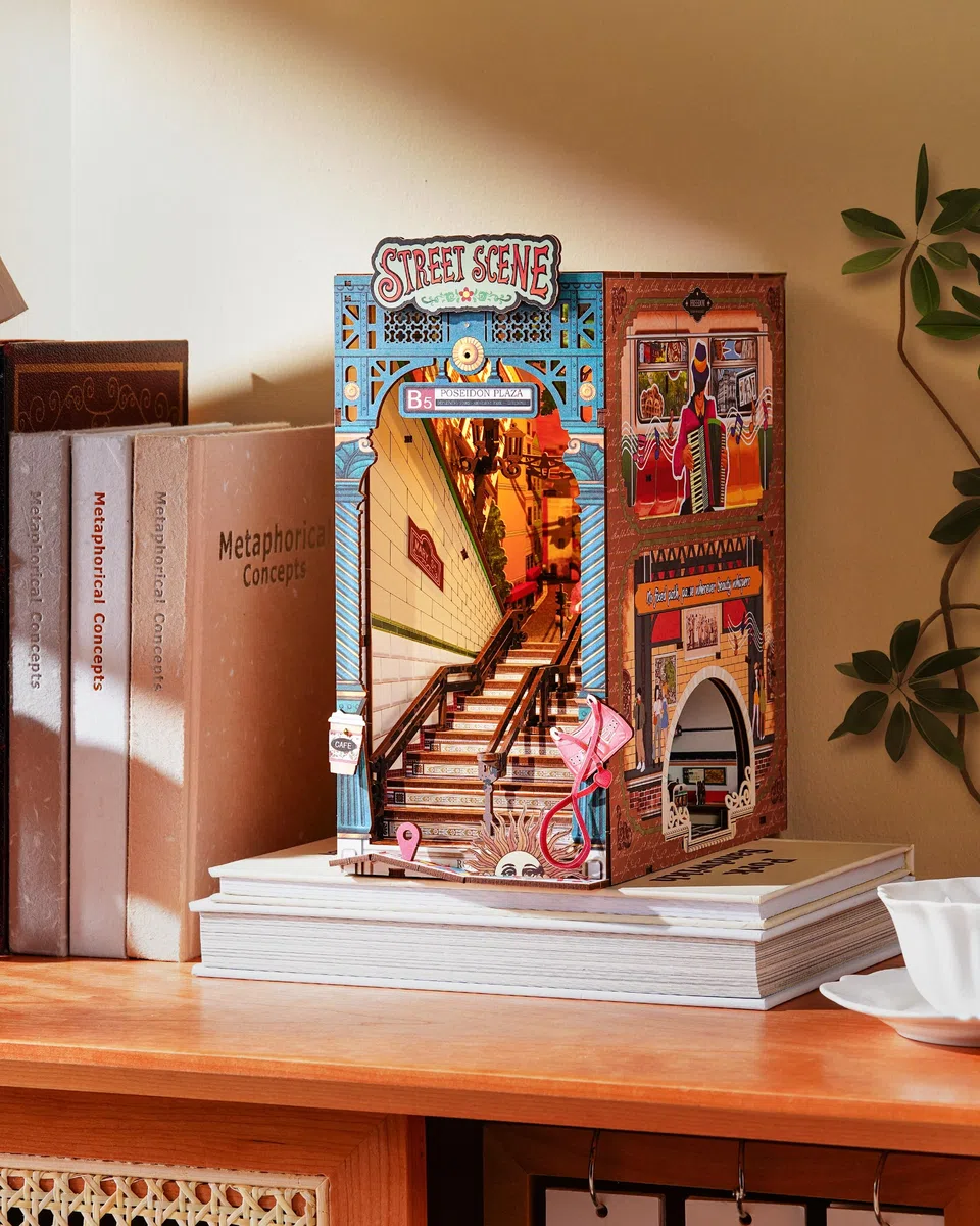 Rolife Book Nook Kit Miniature da Costruire DIY Booknook Street Scene 3d Puzzle Legno con Luci Decorazione Libreria Casa Modellismo da Costruire Adulti Diorama Modellismo