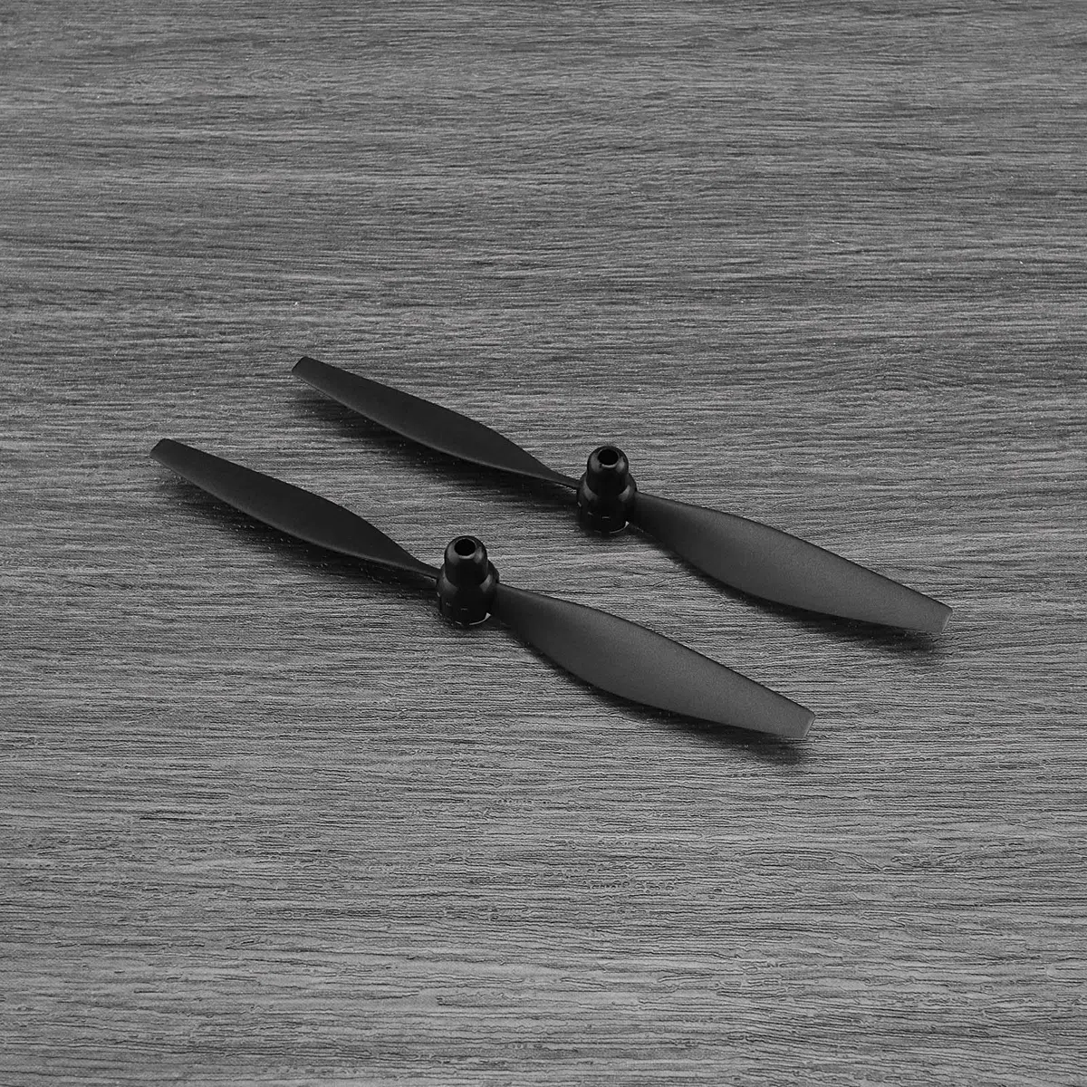 The Lord of the Tools 3 set di eliche di ricambio per aereo RC, compatibili con VOLANTEXRC F4U/T-28, include 3 pezzi di eliche per aereo e 3 adattatori per aerei