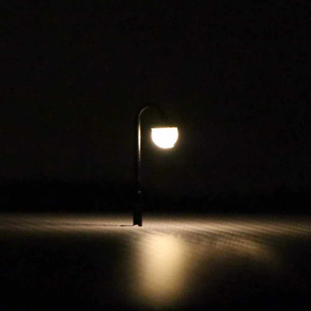 Evemodel LYM23 10pcs Modello Ferroviario Treno Lampada Post Street Lights Z Scale LED NUOVO Layout Edificio
