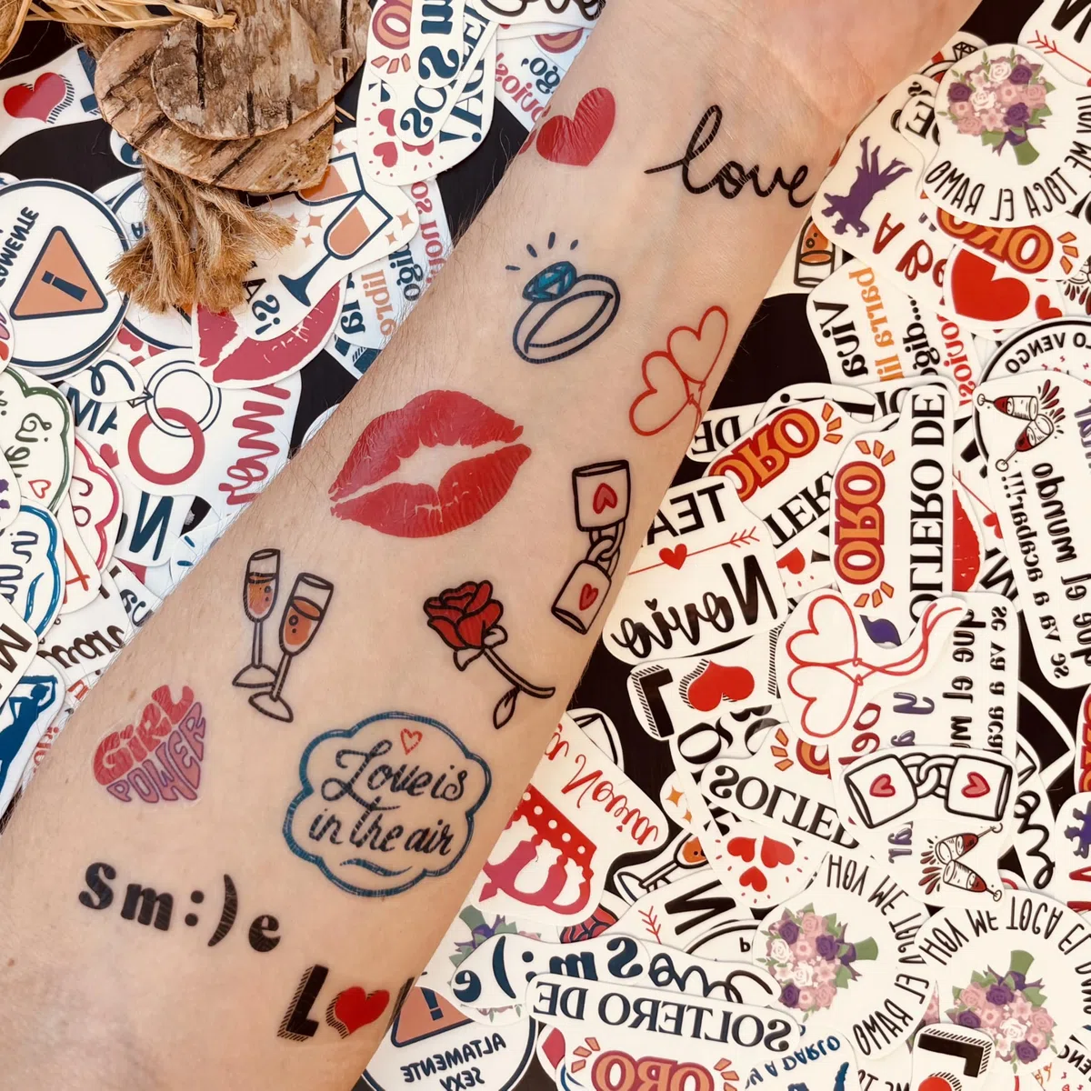 Tatuaggi Temporanei per Matrimoni - Oltre 130 Tatuaggi Temporanei per Matrimoni con Design Variati - Pezzi singoli pronti all'uso [Set in spagnolo]