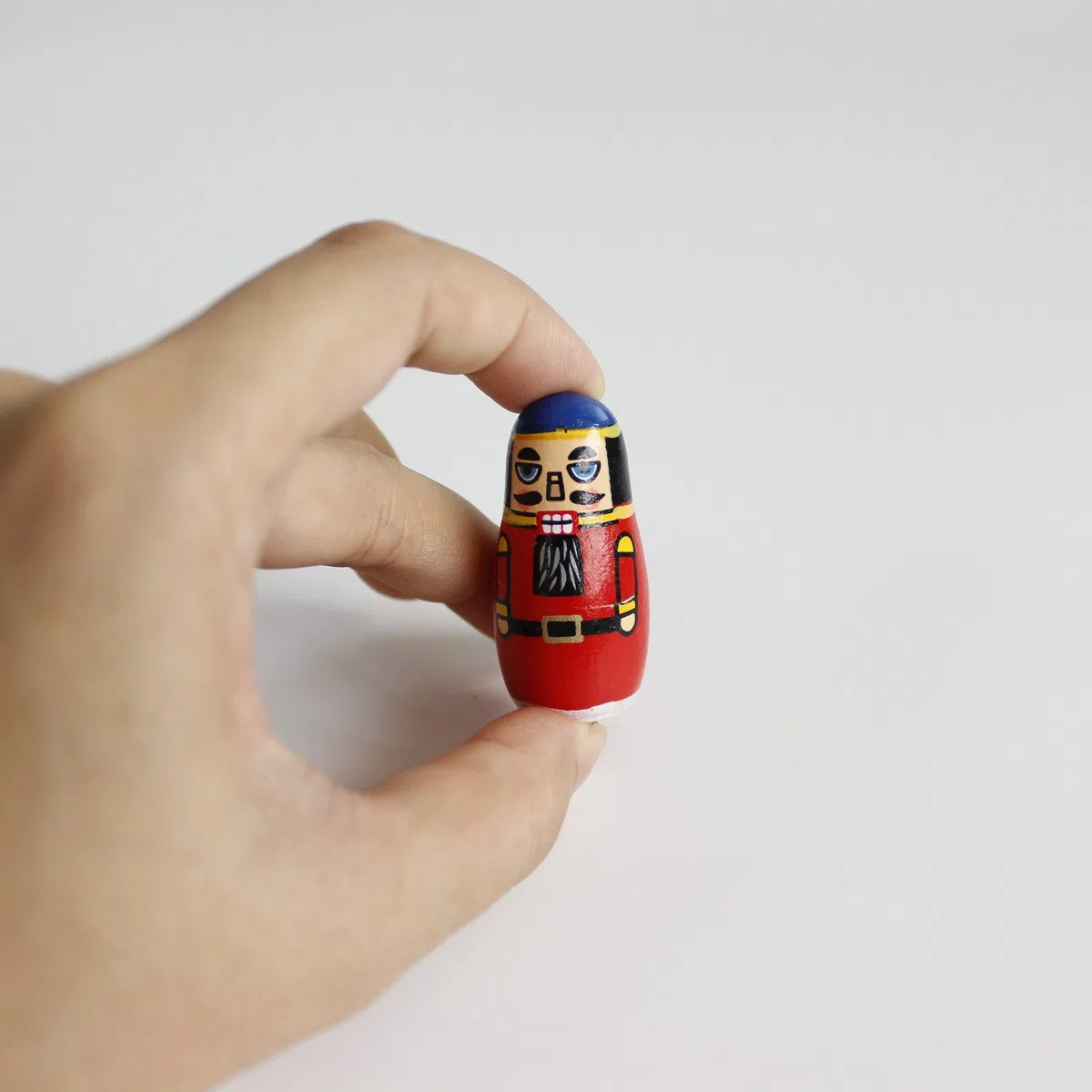 FunnyGoo Bambola per nidificazione di legno fatta a mano colorata Kit di bambole russe di Natale Decorazione di regalo di Natale (soldato Schiaccianoci)