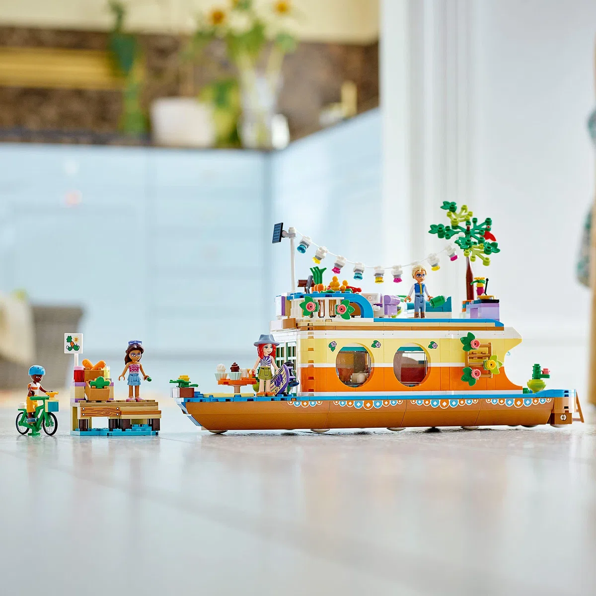 LEGO 41702 Friends La Peniche, Giocattolo Barca per Bambini dai 7 Anni con Giardino, 4 Mini Bambole, Figure Animali, Set Natura