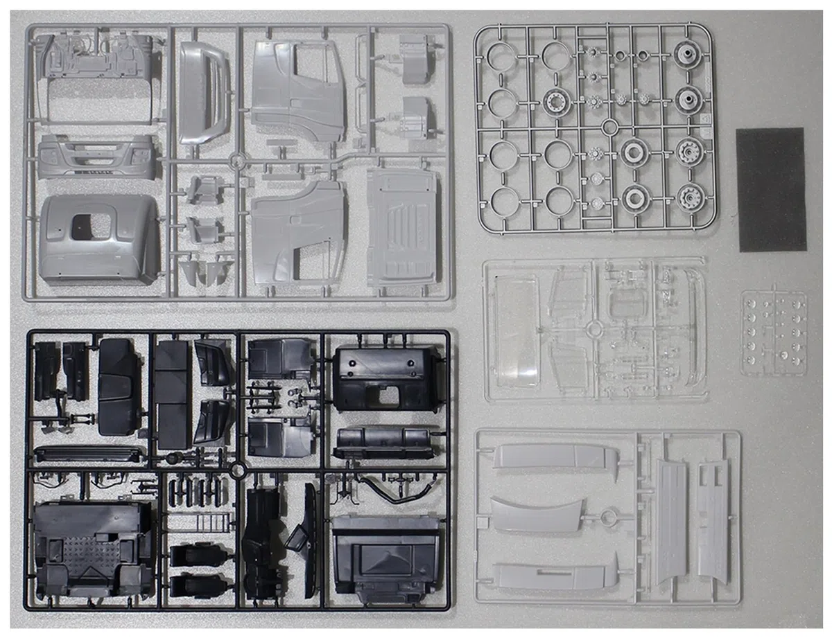 Italeri 3934 Iveco Hi-Way E5 Abarth Model Kit camion show trucks plastica Scala 1:24