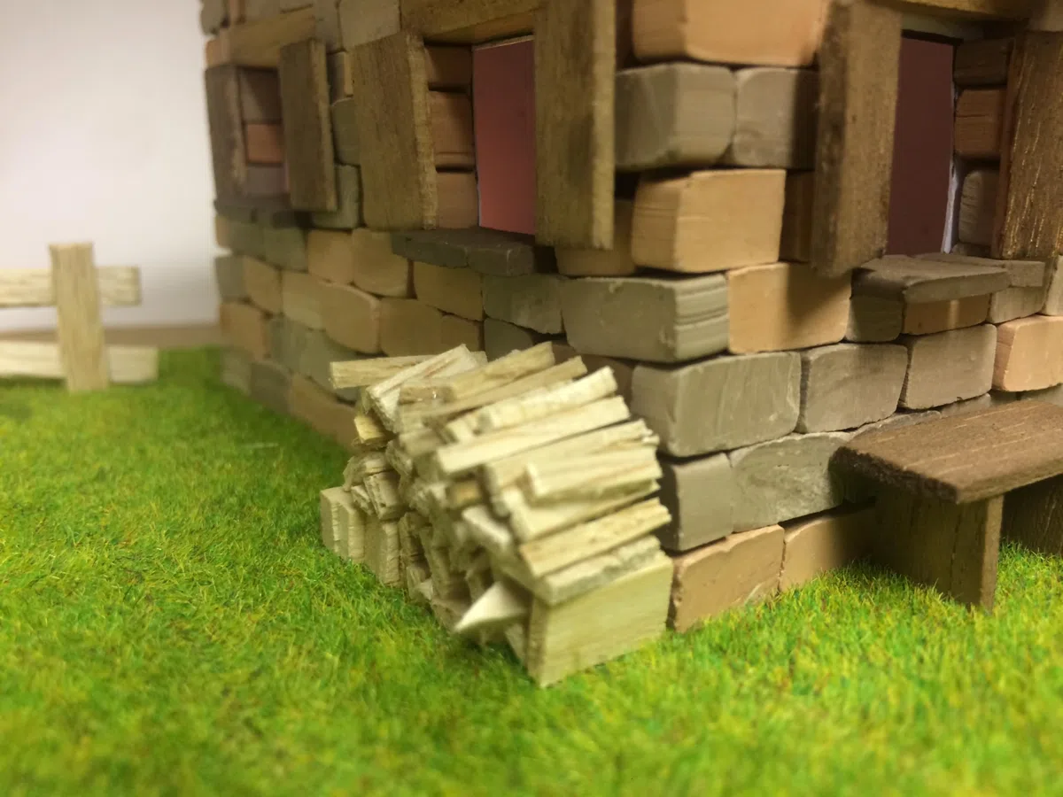 DOMUS KITS Casa Trentina,Kit di montaggio in legno e mattoncini, assemblaggio necessario, scala 1:50