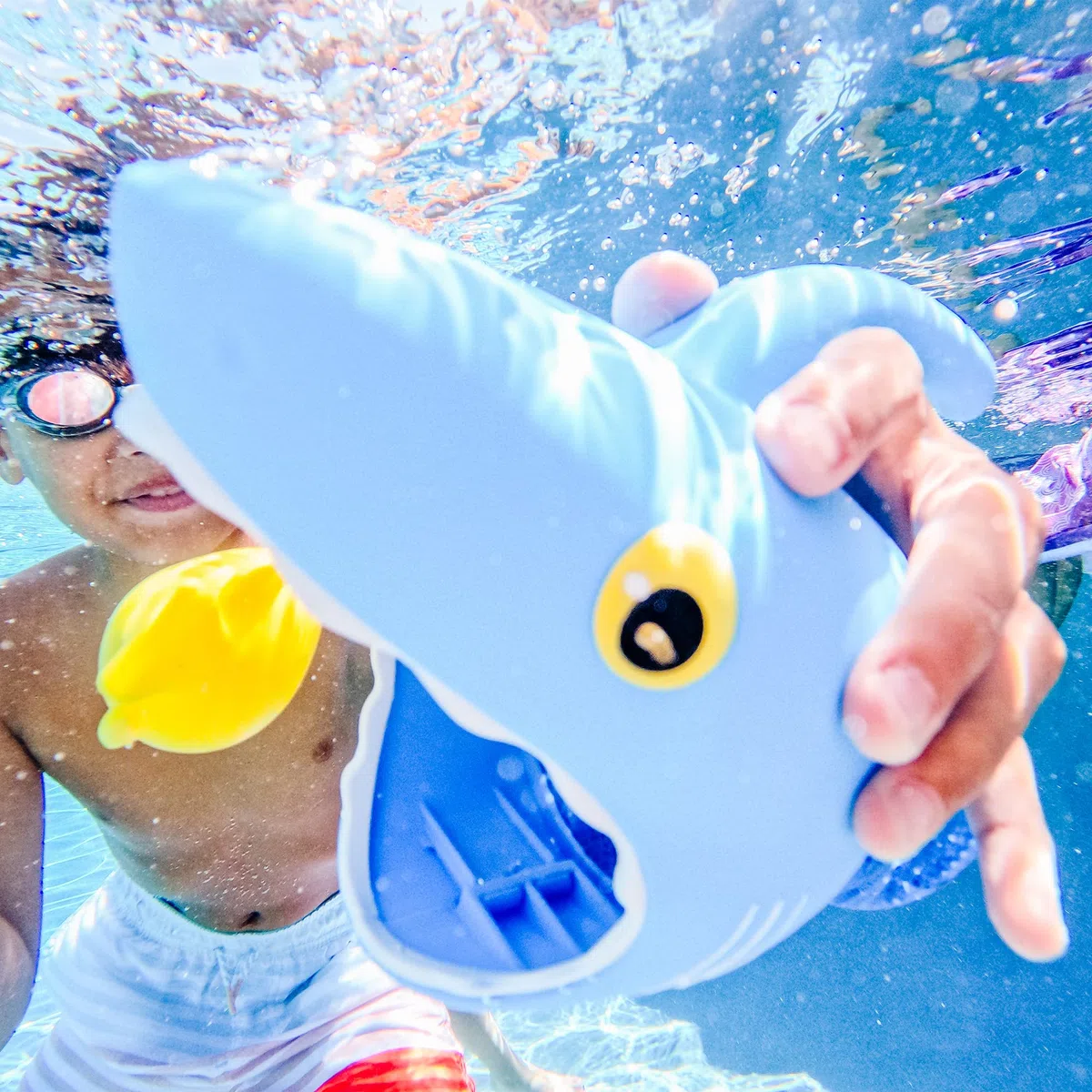 Melissa & Doug Pesca con Lo squalo, Gioco da Piscina con retine a Mano e pesciolini, Regalo Bambini Bambine