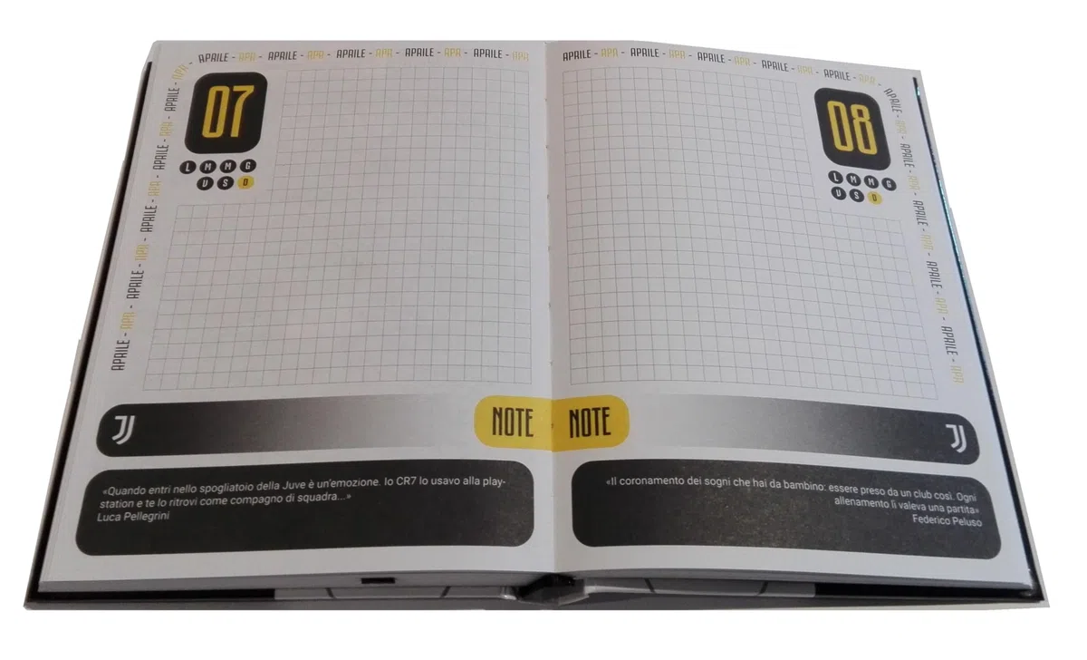 Agenda compatibile con Diario Scuola Juventus Bianco Nero F.to Standard 18x13 cm 2026/2027 + portachiave calcio 3d