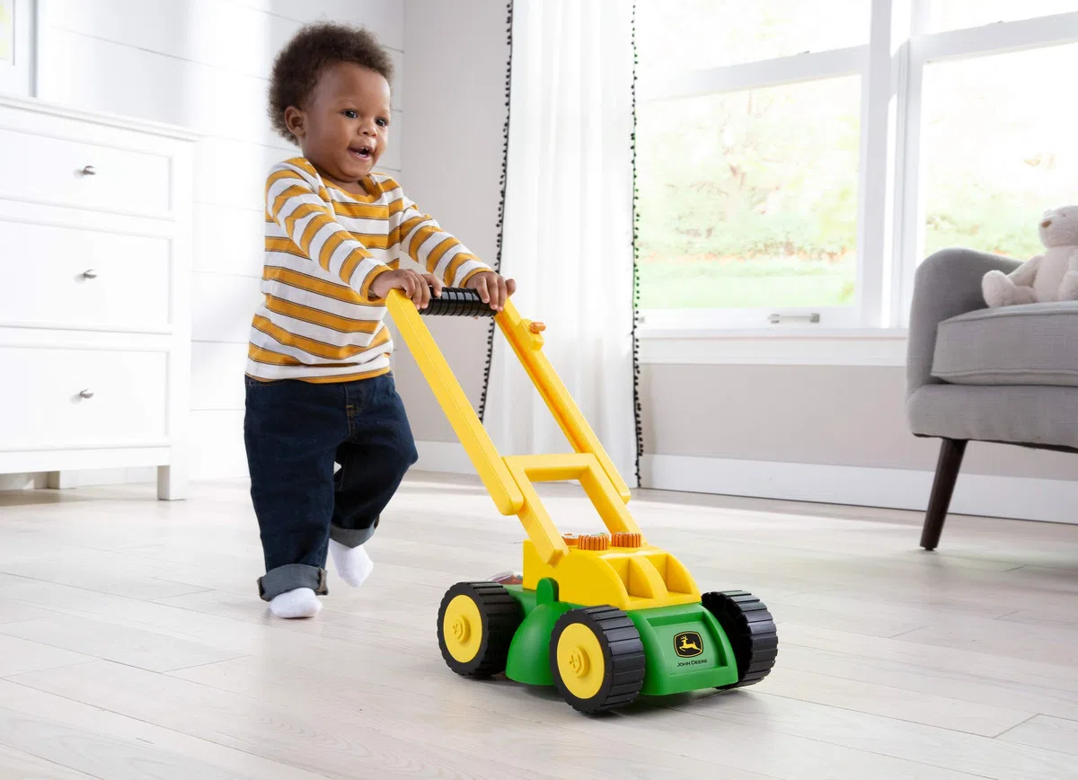 John Deere 35060 Tosaerba elettronico, giocattolo per bambini, verde, 37,5 x 16,0 x 20,3 cm
