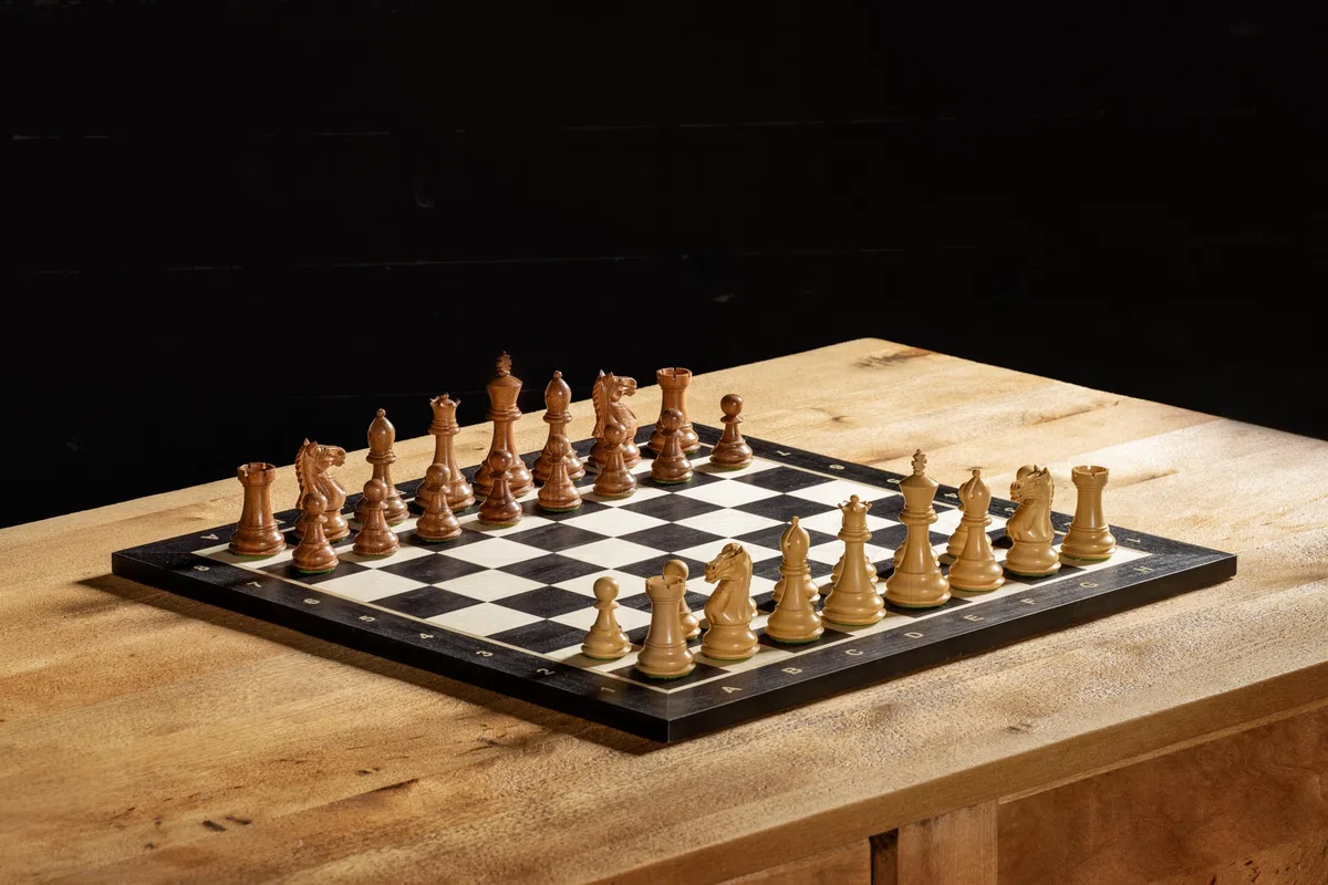Sunrise Chess & Games Eleganti scacchi all'alba, Tabellone da Torneo Ebanizzato ad Intarsio Design Elegante Idea Figure Medie Campo 50 mm