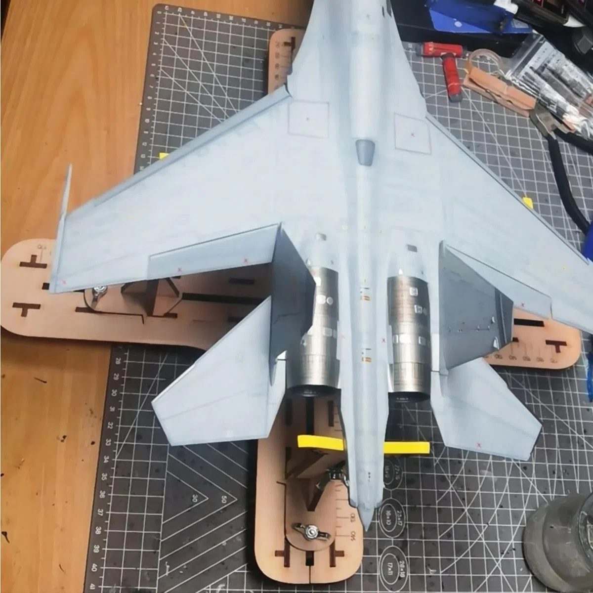 Supporto Portatile per Modelli di Aeroplani, Supporto per La Costruzione per Modellismo, Progettato per Aiutare a Dipingere E Invecchiare I Modelli di Aeroplani, 32 Cm X 30 Cm X 12