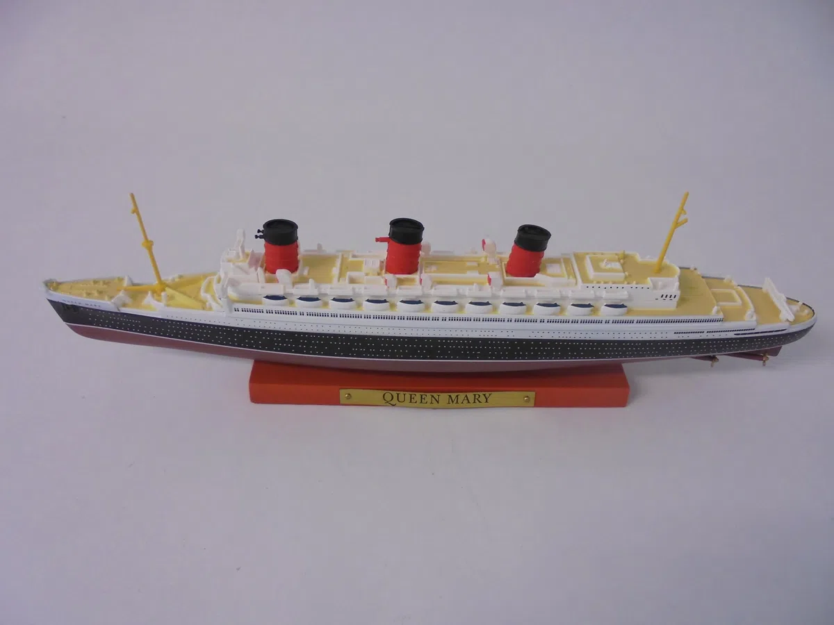 OPO 10 - Replica in Miniatura da Collezione del Famoso transatlantico RMS Queen Mary Scala 1/1250 o 25 cm - Queen Mary