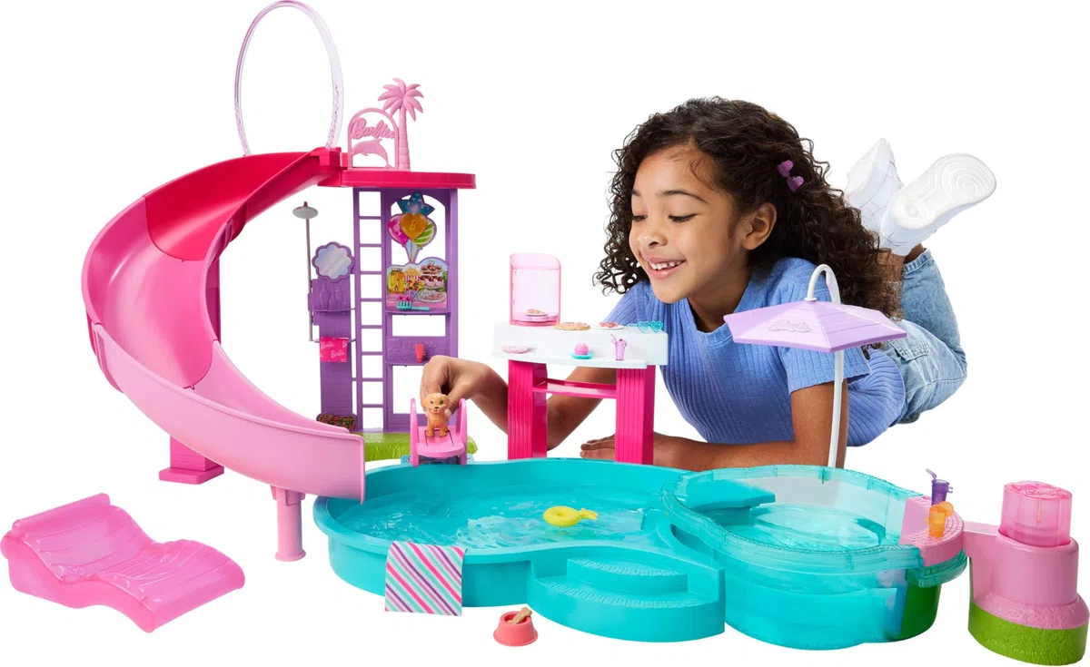 Barbie Piscina dei Sogni, playset con 6 Aree di Gioco, tra Cui Scivolo e Vasca idromassaggio, Oltre 20 Accessori Come Cuccioli, galleggianti e Molto Altro, JFP01