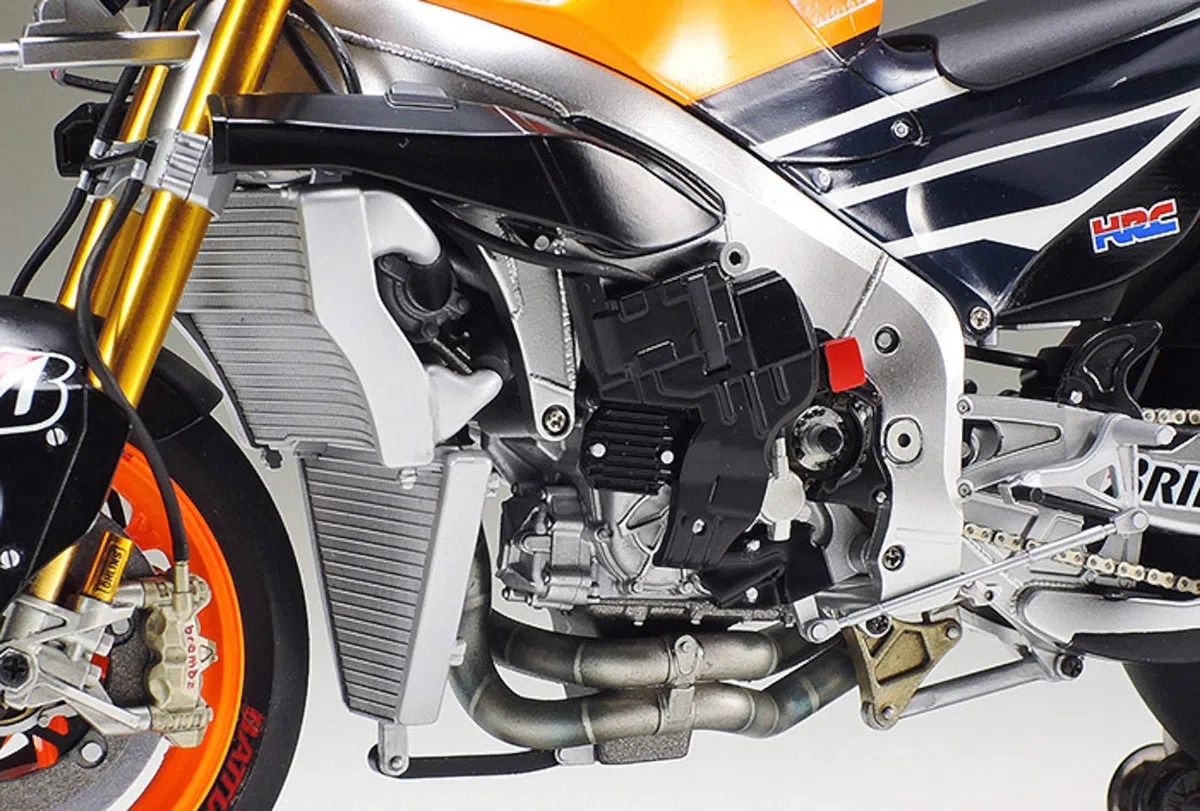 Tamiya 14130 Modellino di Repsol Honda RC213V '14 in Scala 1: 12