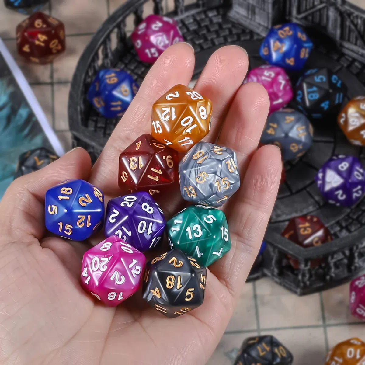 YILAIDA Set di 100 dadi poliedrici con sacchetto nero, per dungeons and Dragons Pathfinder DND RPG MTG (20 pagine)