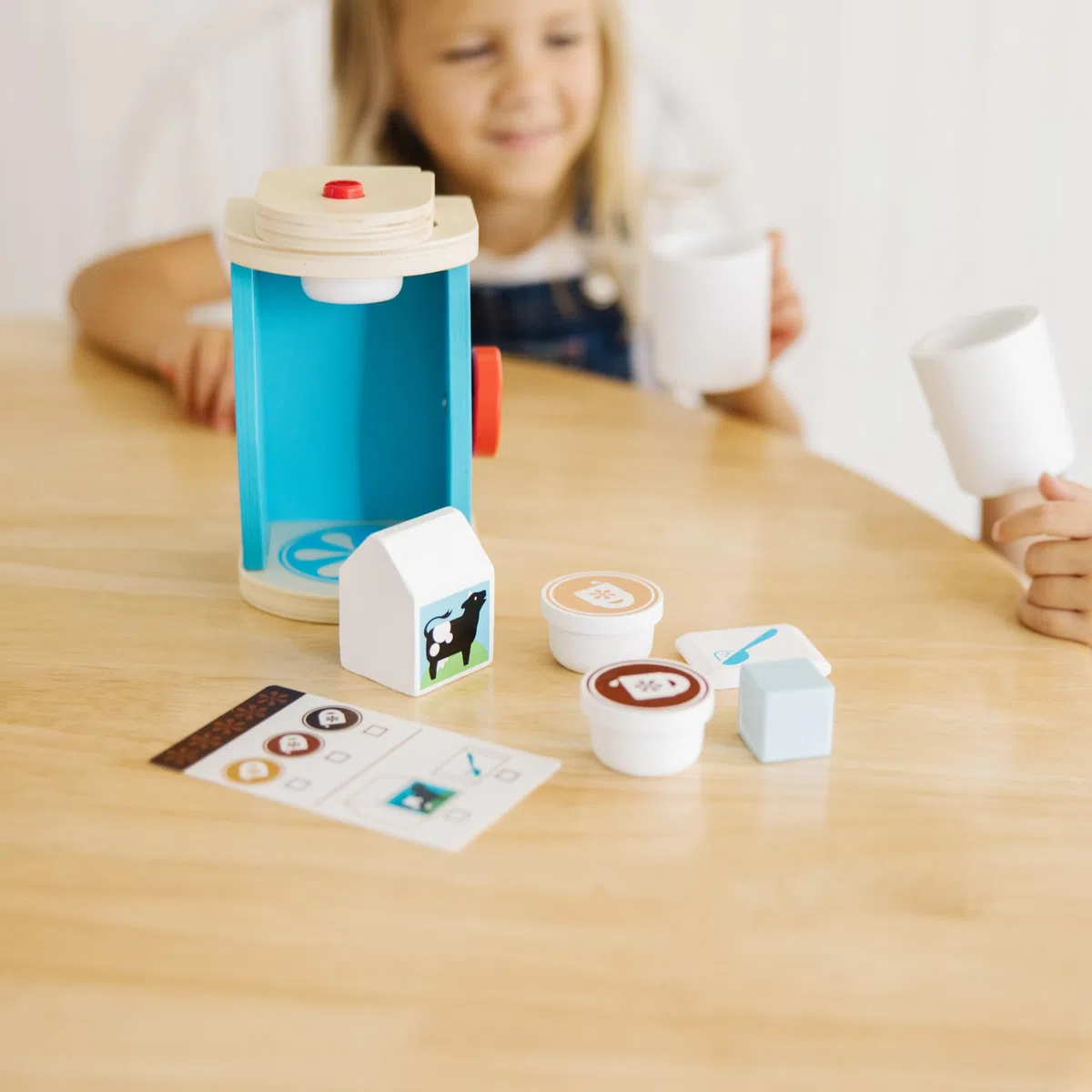Melissa & Doug Set Di Legno Per Preparare E Servire Il Caffè, Giocattoli di Ruolo, Giochi in Legno, Accessori per la cucina, Set da gioco, Montessori, Regalo Bambini Bambine di 3 4 5 6 7