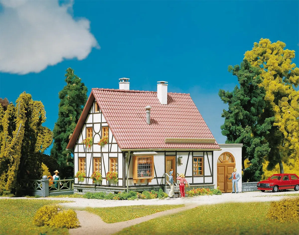 Faller 130215 - Modellismo Ferroviario, Casa a graticcio, con Garage