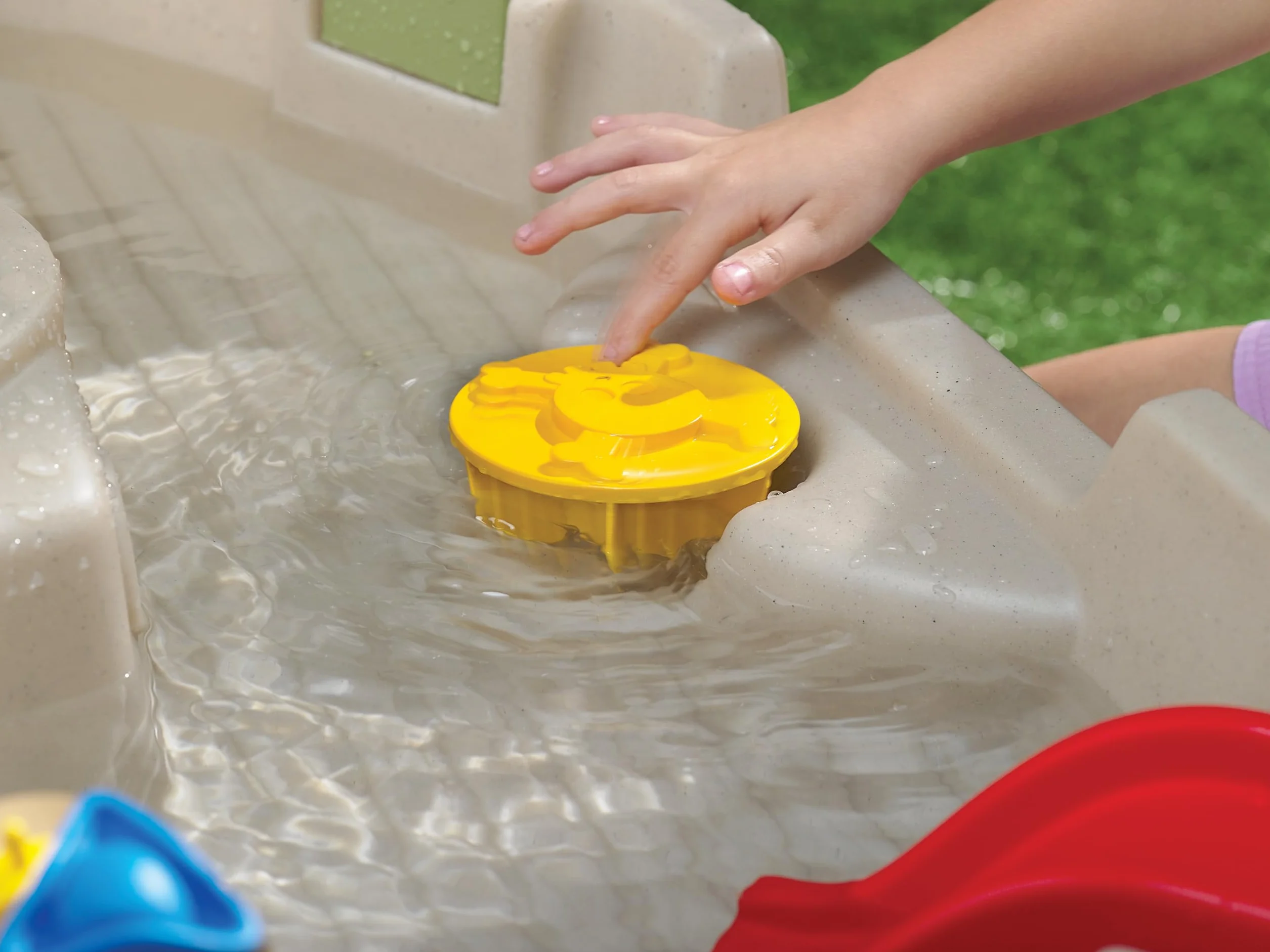 Little Tikes Anchors Away Pirate Ship - Tavolo da Gioco Acquatico con Cannone, centrifuga e Spruzzi, incoraggia Il Gioco Creativo, età 3-10 Anni